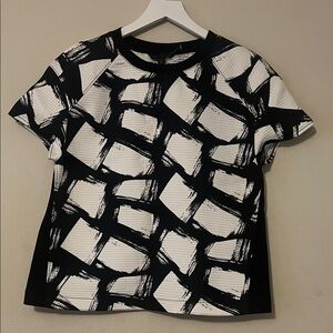 Banana Republic Black and White Abstract Short Sleeve